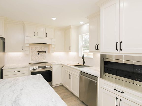 4th image of 3024 Evangeline St