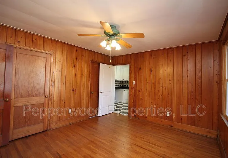 327 N Park Dr — Photo 11