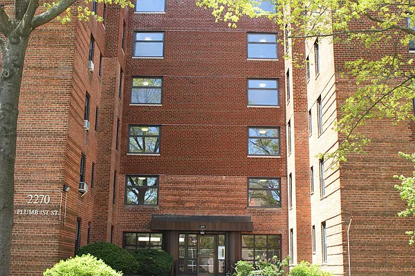 Sold by Thomas Lipovetsky, LREB | media 10