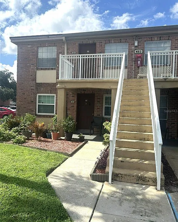 452 Banyon Tree Cir #200
