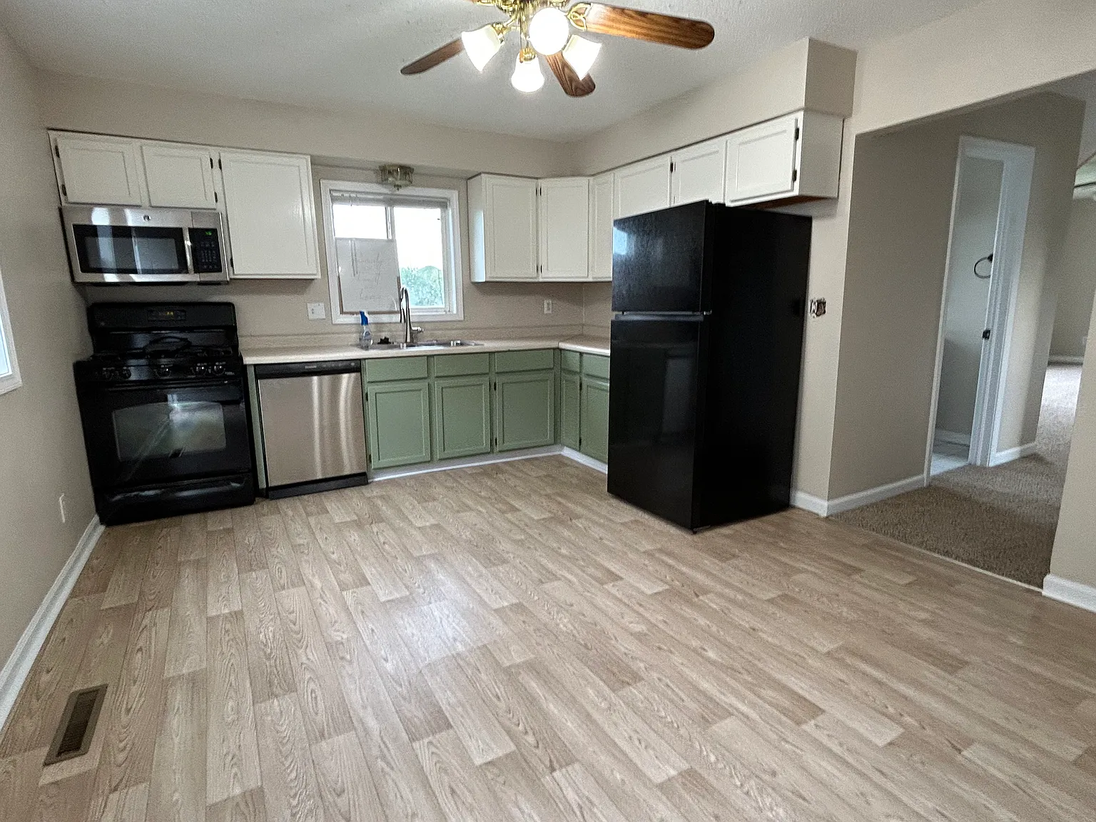 3 bed, 880 sqft, $1,475 — Photo 4