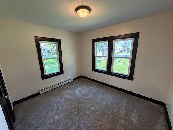 4th image of 707 E Waterford St