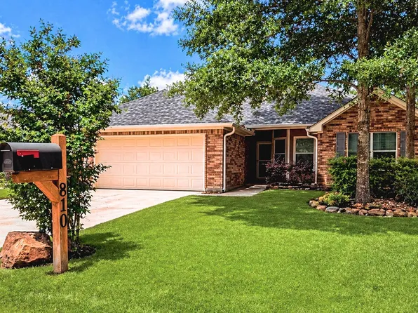 810 Springwood Dr, Conroe, TX 77385
