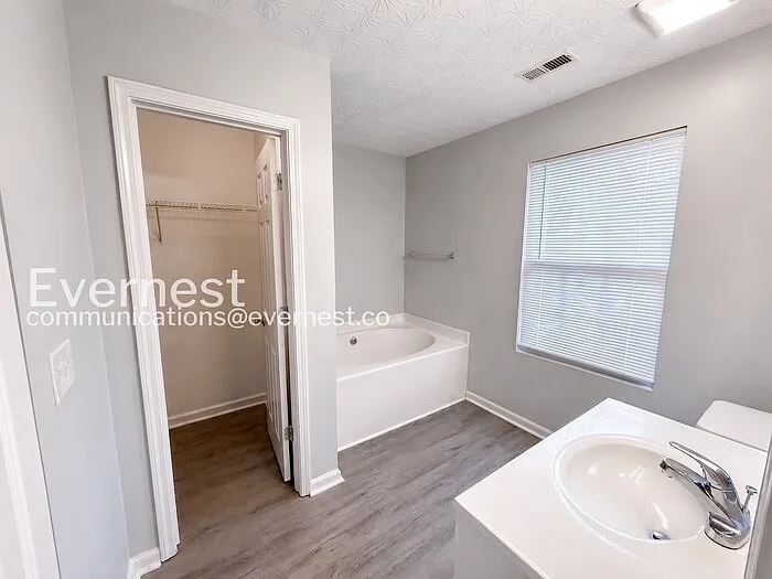 5604 Windfall Ln — Photo 15