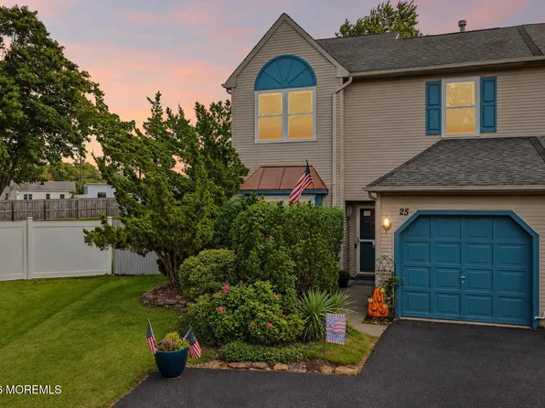 25 Longbrook Lane, Freehold, NJ 07728
