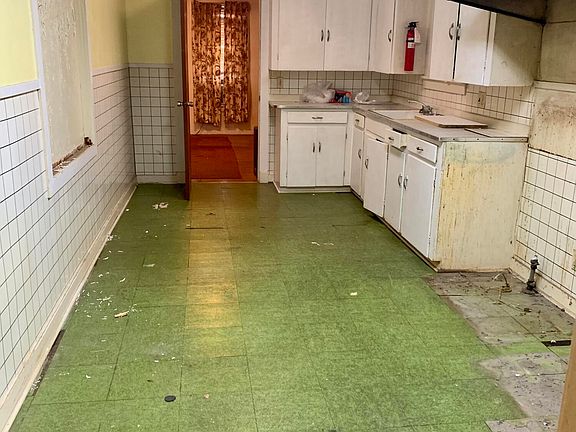 5th image of 622 N Avenue G