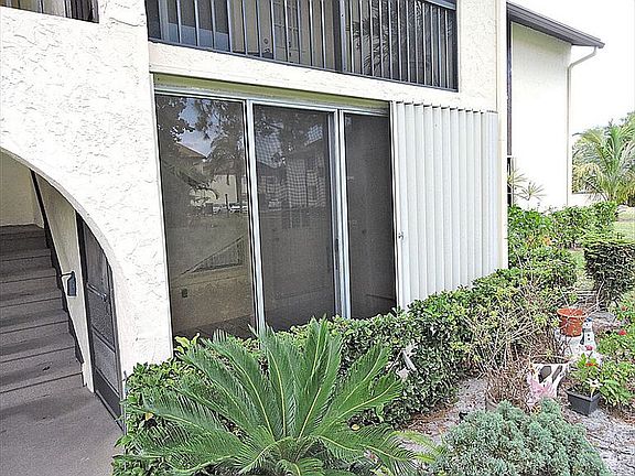 4th image of 3530 Pine Tree Ct APT B-1