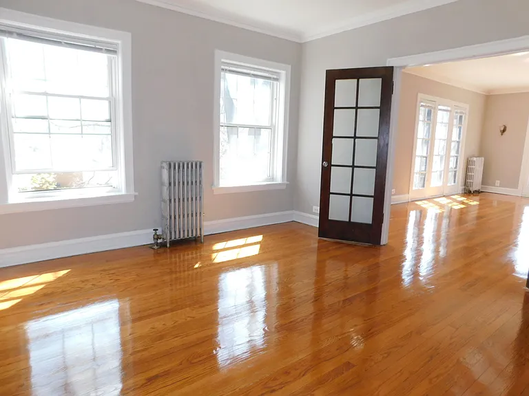 2600-10 Eastwood Ave — Photo 4