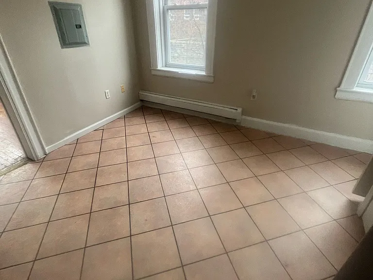393 13th Ave #5 — Photo 4