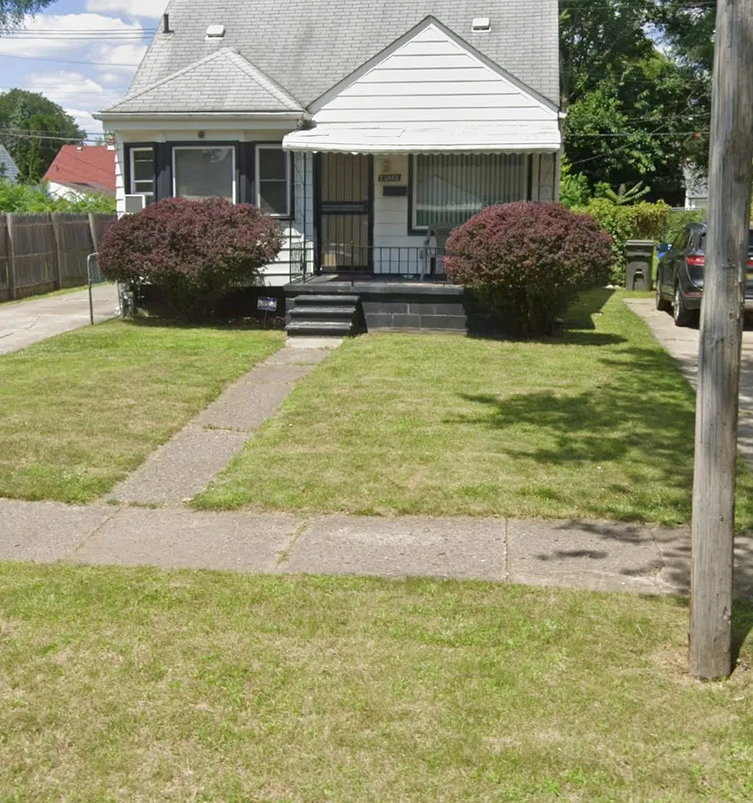 3 bed, 1090 sqft, $1,300 — Photo 2