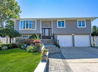 3 Lido Pl, Old Bethpage, NY 11804