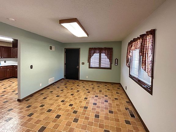 4th image of 611 S Santee Ave