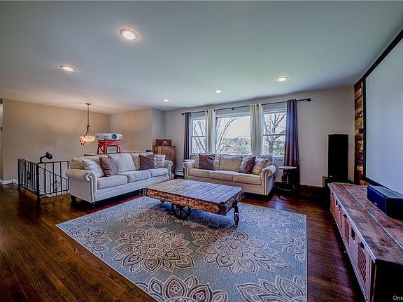 4th image of 22 Shana Ln