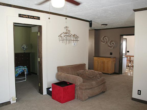 5th image of 4238 Arbutus Ave
