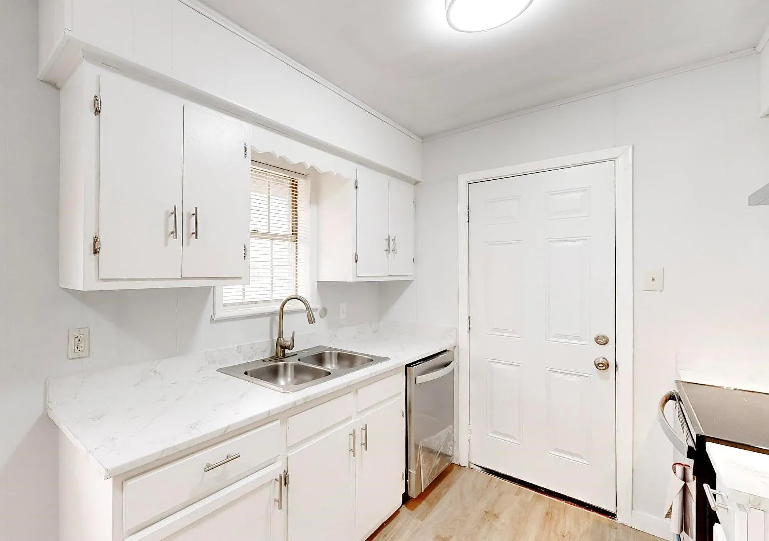 1208 S Benton St — Photo 3