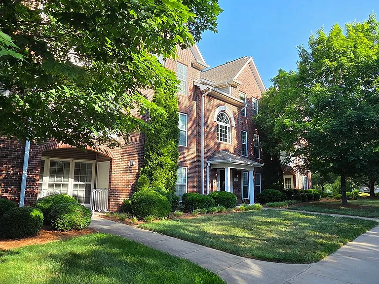 130 Shallowford Reserve Dr #303 — Photo 30