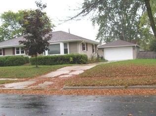 W147N8446 Manchester Dr, Menomonee Falls, WI 53051