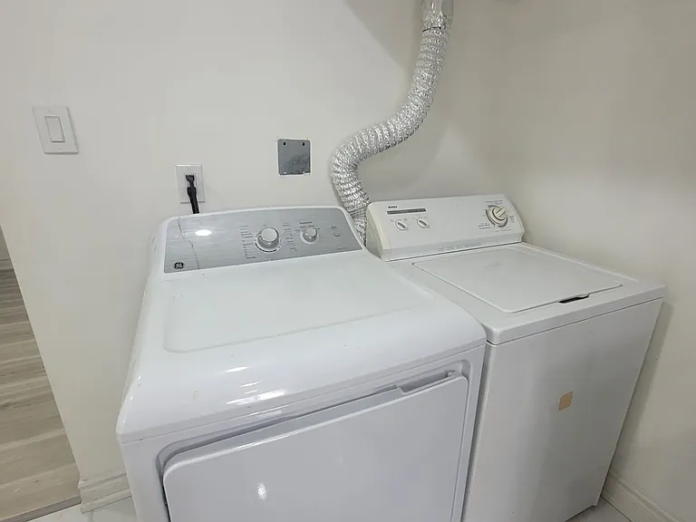 114 Benjamin Blvd #BASEMENT — Photo 13