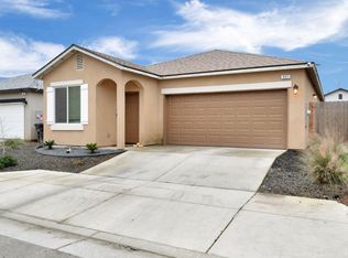 547 Sandtrap Ln, Lemoore, CA 93245