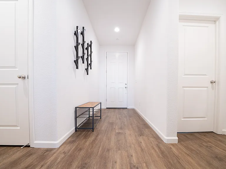 2427 Creekview Dr — Photo 10