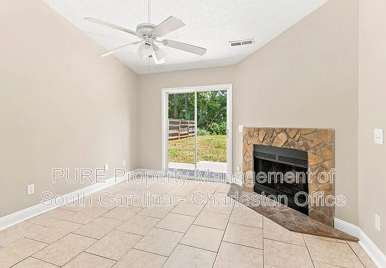 9610 N Cardinal Dr — Photo 2