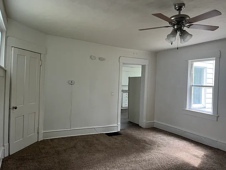 321 E 10th St #10 — Photo 6
