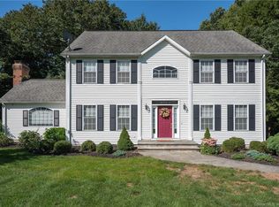 4 River Run Rd, Newtown, CT 06470