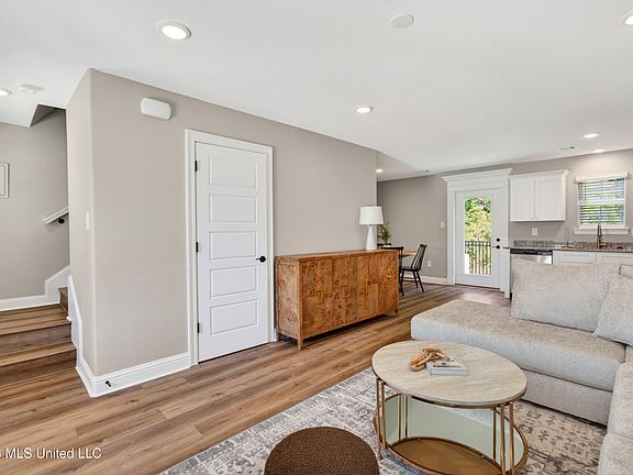 3rd image of 925 Motsie Rd