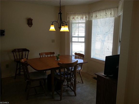 3rd image of 16756 Foxhall Ln