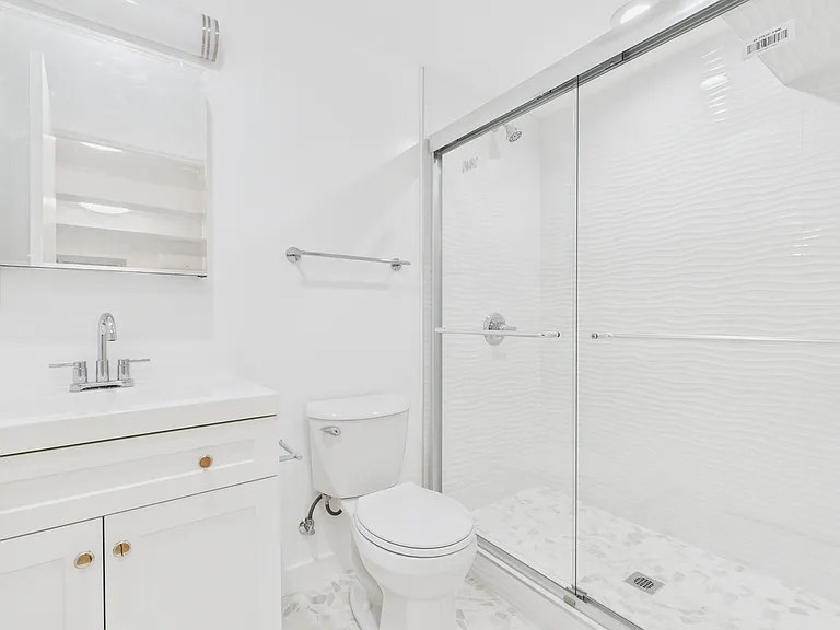 Rexford Drive Apartments — Photo 31