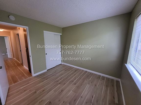 5th image of 586 Maria Dr