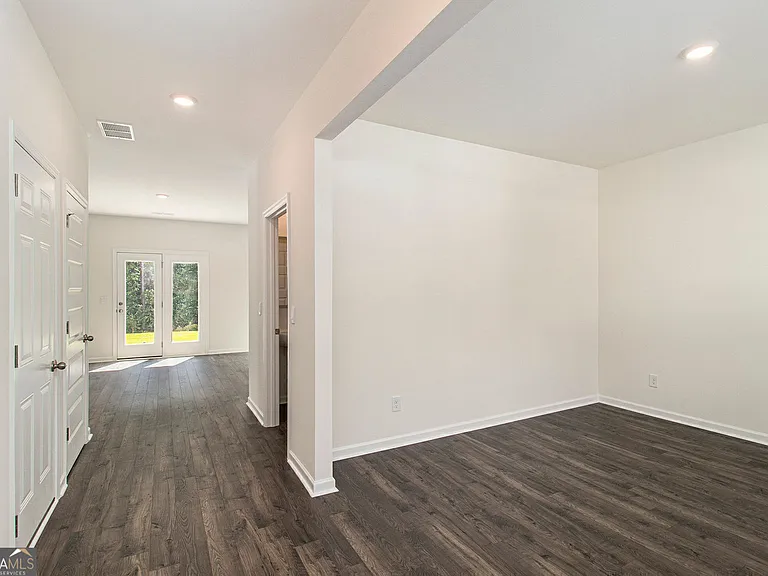 568 Whitman Ln — Photo 23