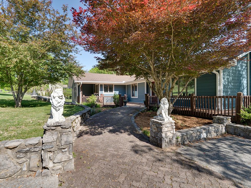 1st image of 692 Tanglewood Dr