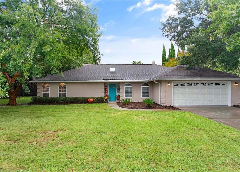 1st image of 305 Sandcastle Ln
