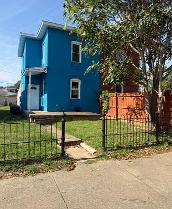 2nd image of 1320 Washington St