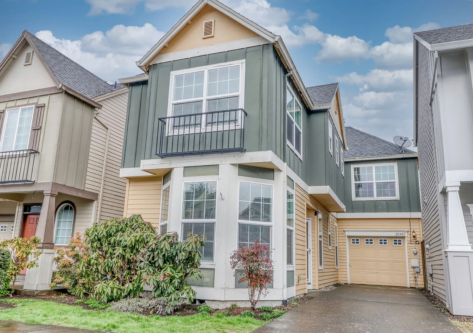 Beautiful 3 Bedroom Home in Beaverton with Fenced Patio, Attached Garage & Fireplace! — Photo 1