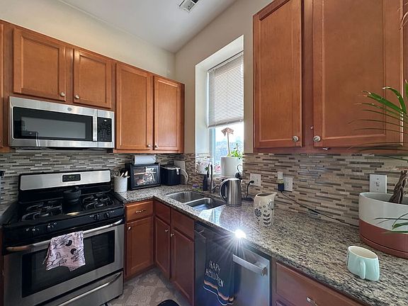 4th image of 1406 W Superior St #F4