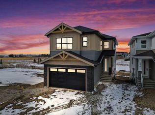 302 E Kinniburgh Loop, Chestermere, AB T1X 0T9