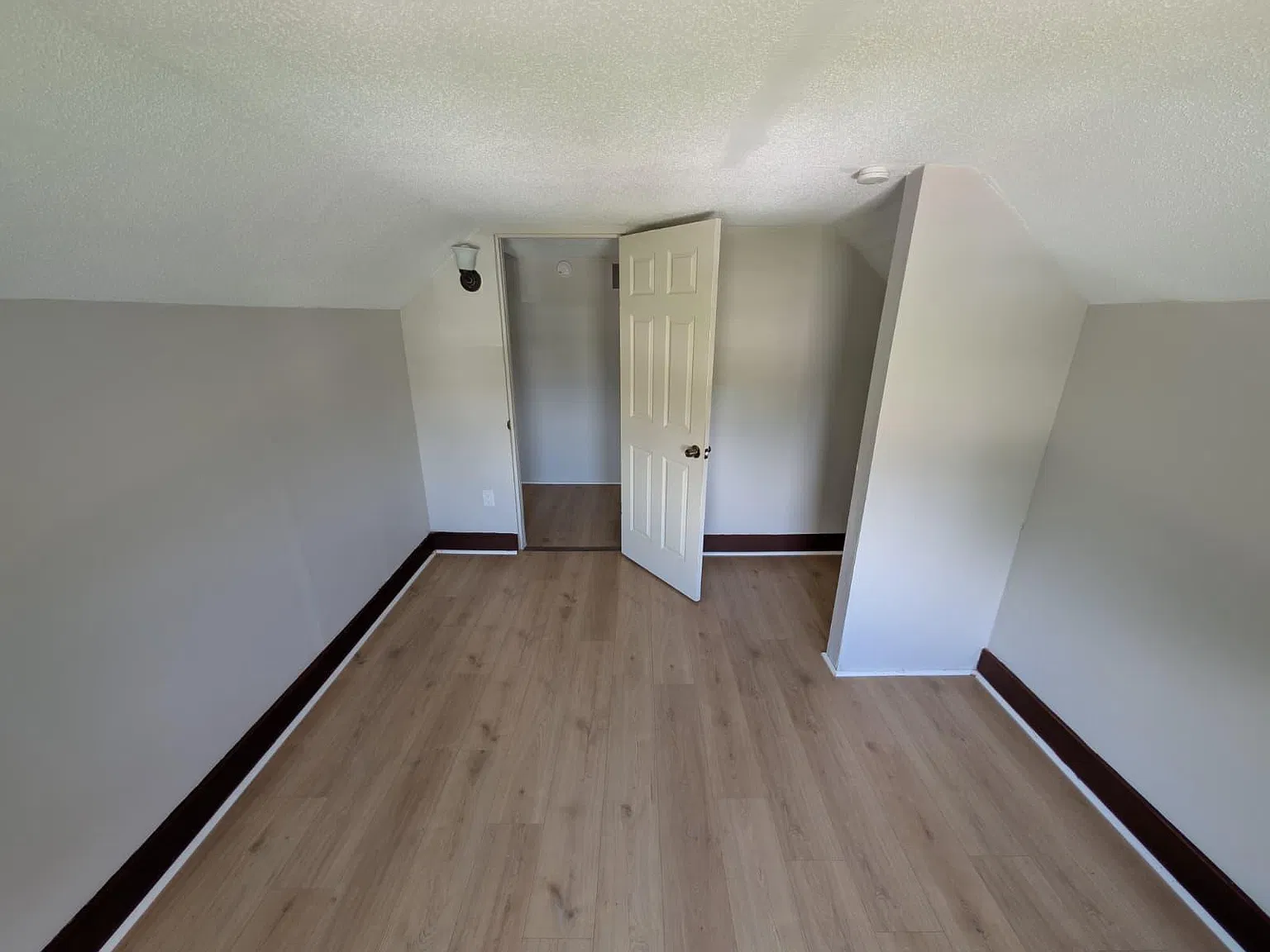 6 bed, 1798 sqft, $1,638 — Photo 2