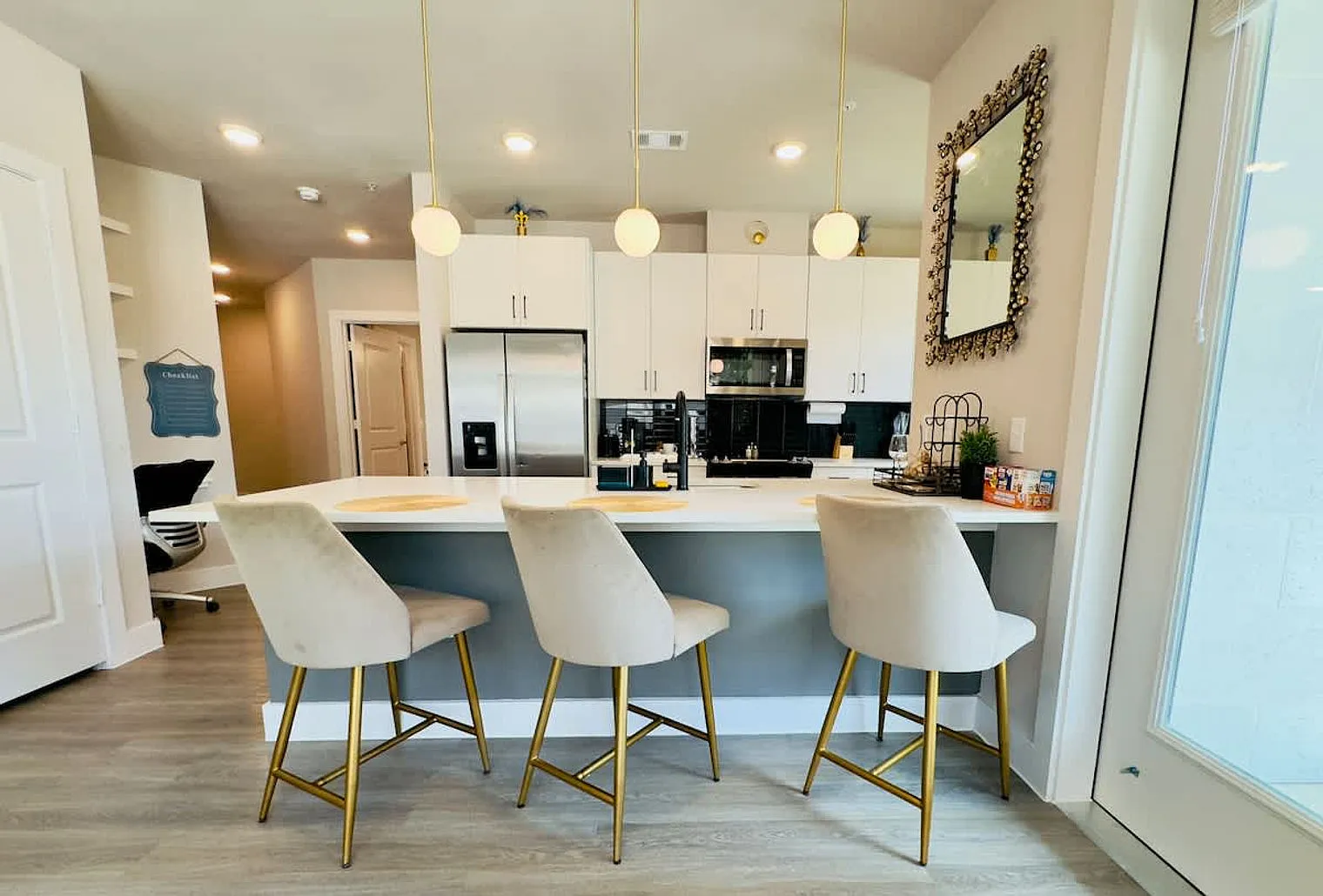2 bed, 2.0 bath, 1194 sqft, $3,364 — Photo 4