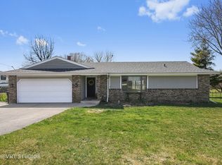 2S782 S Raddant Rd, Batavia, IL 60510