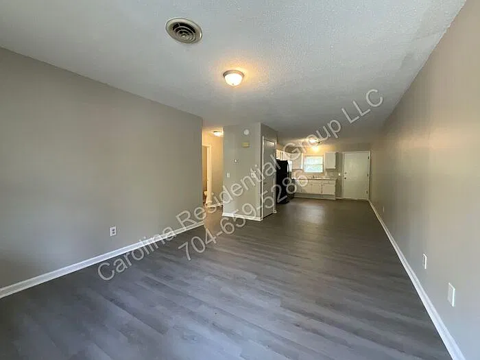2 bed, 1.0 bath, 875 sqft, $950 — Photo 2
