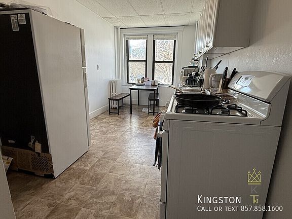 4th image of 238 Hemenway St #7R
