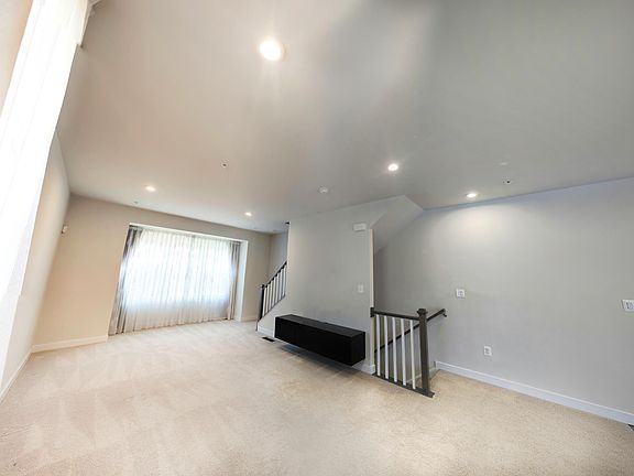 3rd image of 4921 Crest View Dr
