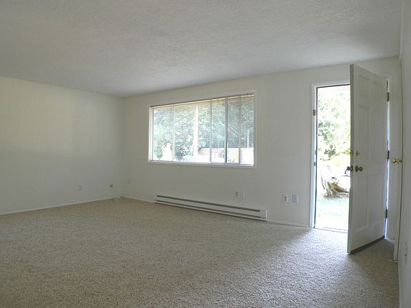 3rd image of 11 Glen Ave