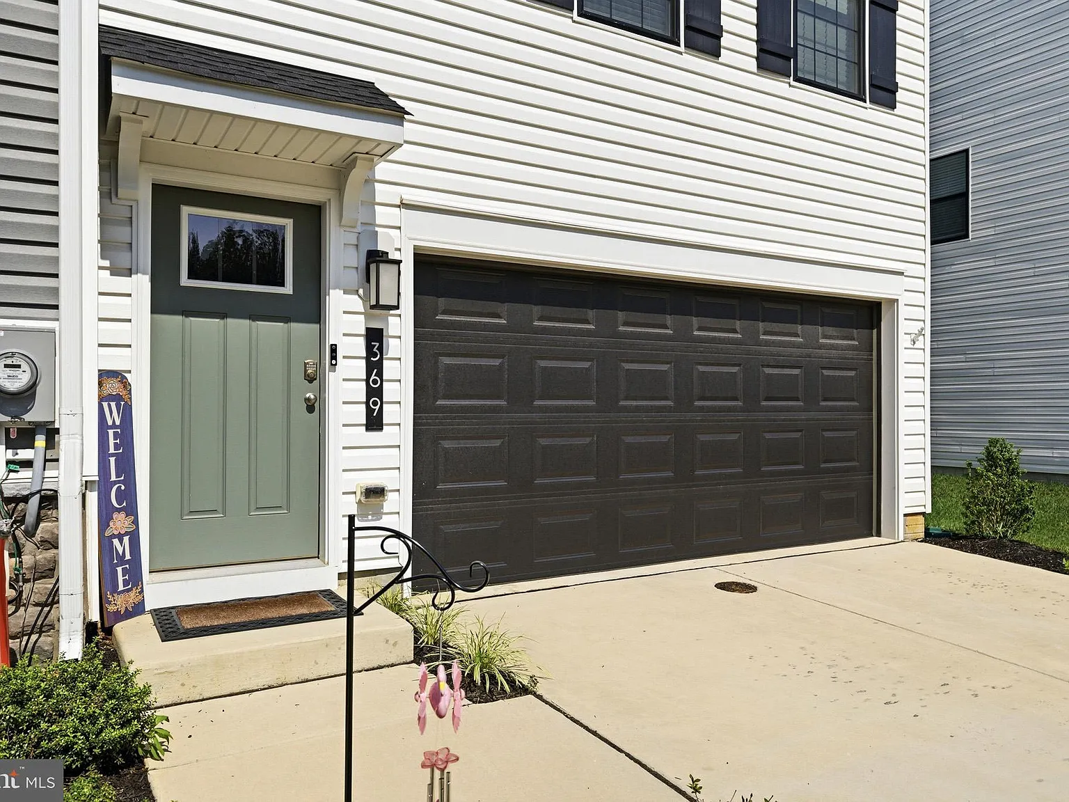 4 bed, 3.5 bath, 2061 sqft, $3,400 — Photo 2