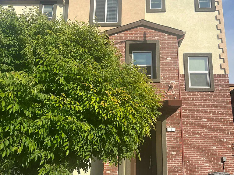 1033 Gabbiano Ln #1 — Photo 1