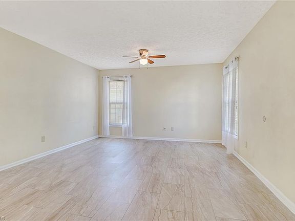 5th image of 234 Leawood Cir