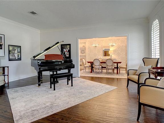 4th image of 6832 Savannah Ln