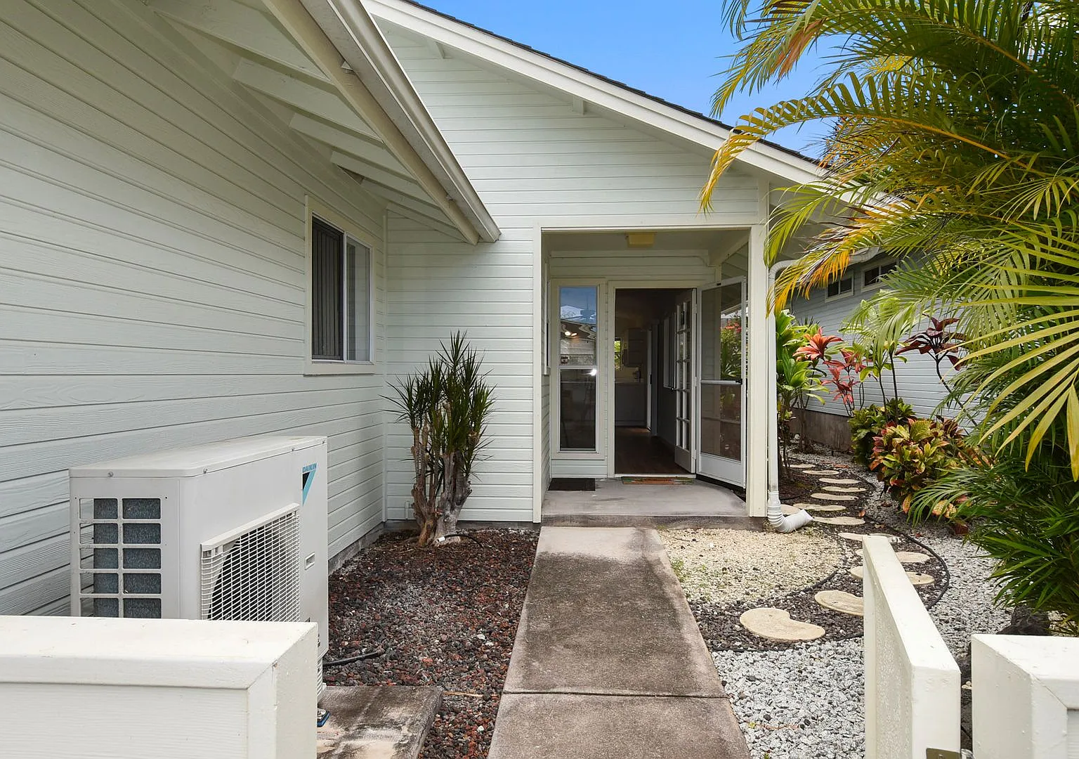 Pines II 2 Bedroom 2 Bath Unfurnished Rental — Photo 2